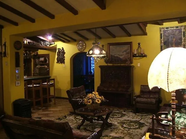 Hotel Los Alpes Quito 3*,